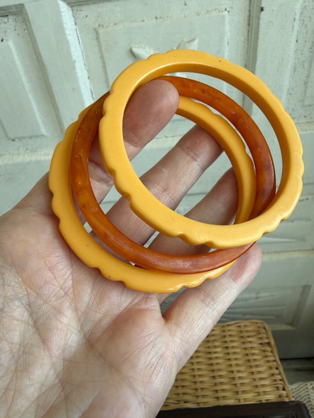 Vintage 40's Lot Three Bakelite Spacer Bangles Carmal/Beige - Picture 3 of 7